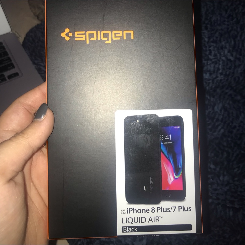Spigen Iphone 8 Plus/7 Plus all black case.